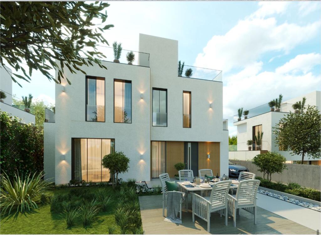 🏡 SHITET VILË LUKSOZE – LIQENI I THATË