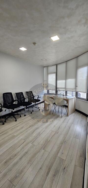 🏢 FOR RENT – OFFICE 127 m² AT THE ENTRANCE OF VOLLGES