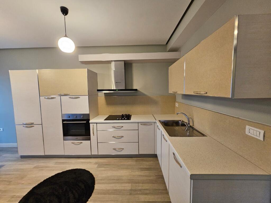 Apartament 2+1 per qera tek Rruga e Kavajes!
