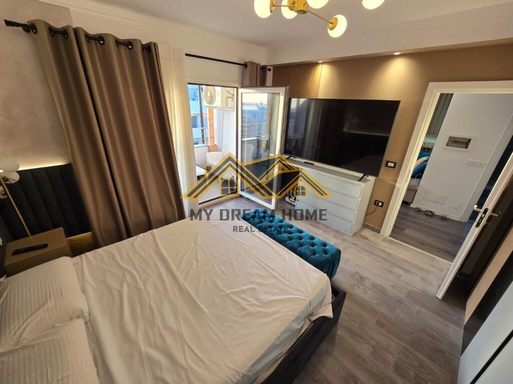 SHITET PAPAFINGO NE PLAZH-RROTA E KUQE!