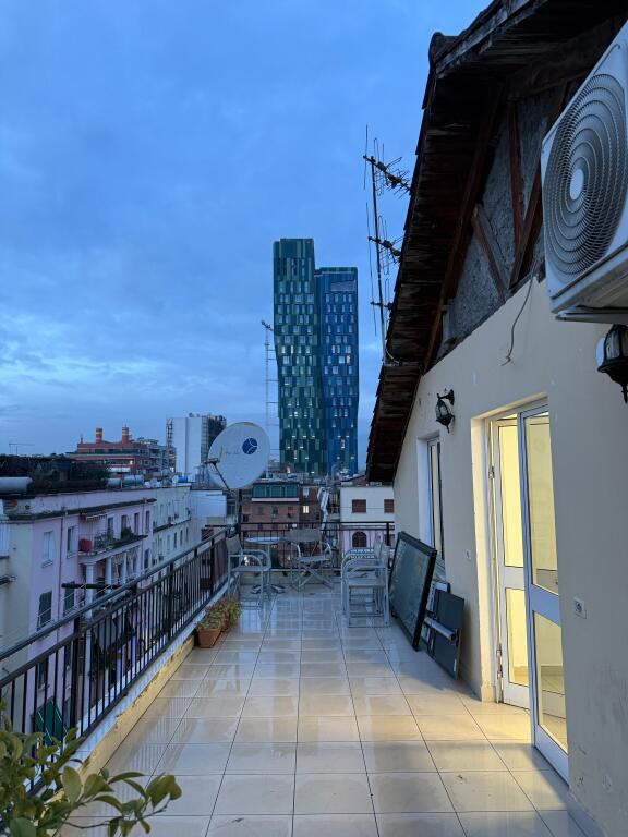 AMBIENT PËR ZYRA ME QERA, SHALLVARET, 240m2, 1500€/muaj