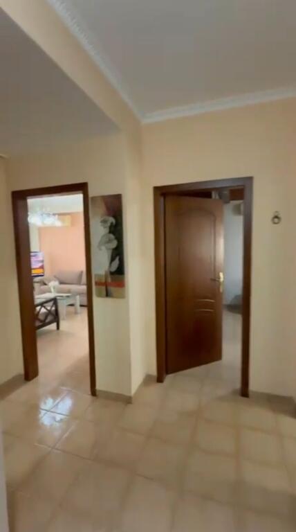 INVESTIM, Shitet apartament 2+1+2 tualete te Zogu i Zi prane Mozaikut te Tiranes !!