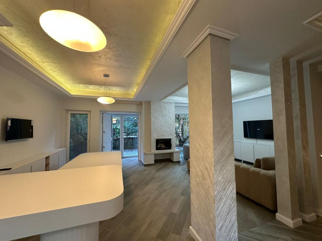 Vilë 3 katëshe me QIRA në Rezidencë private pranë TEG në Tiranë