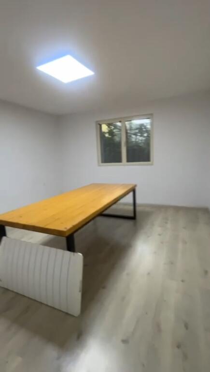 Villa su due piani in affitto di fronte al Ginnasio “Partizani”