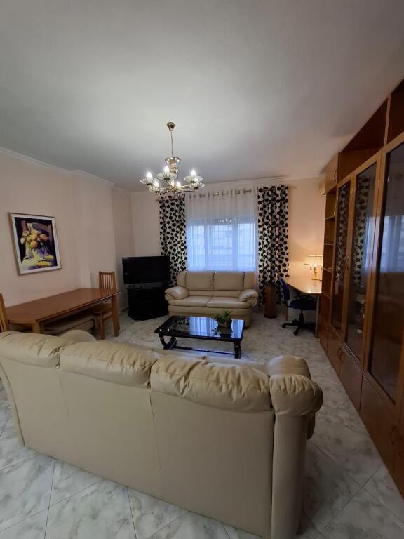 Appartamento 1+1, Comune di Parigi!