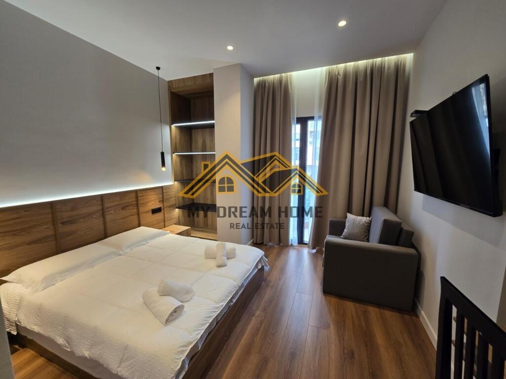 Shitet Ne Qender te Durresit – E Ndarë ne 4 Studio te Pavarura