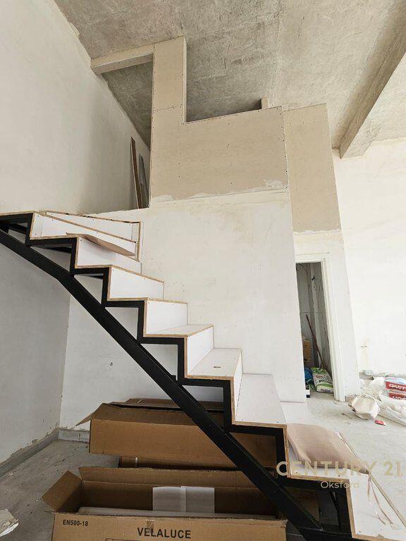 JEPET ME QIRA NJËSI KOMERCIALE ME FASAD NE RRUGE (CORNER), PRANE ISH FUSHA AVIACIONIT 1,300 € /Muaj