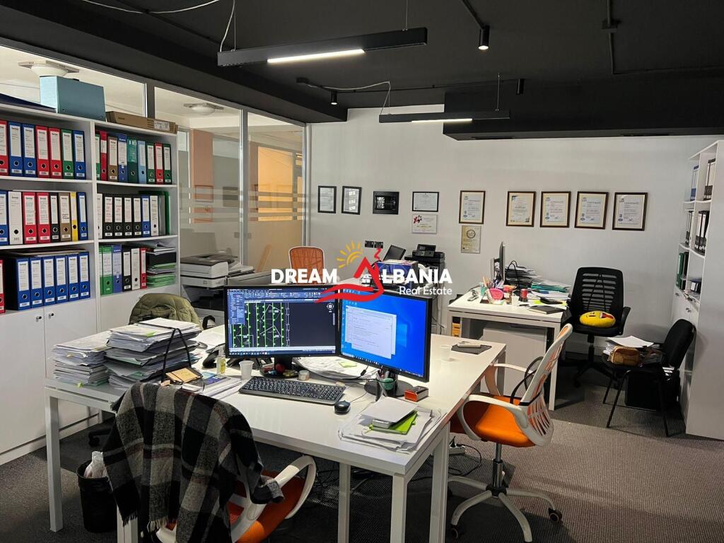 Ambjent me qera per zyra tek Pazari I Ri,Tirane (ID 42611230)