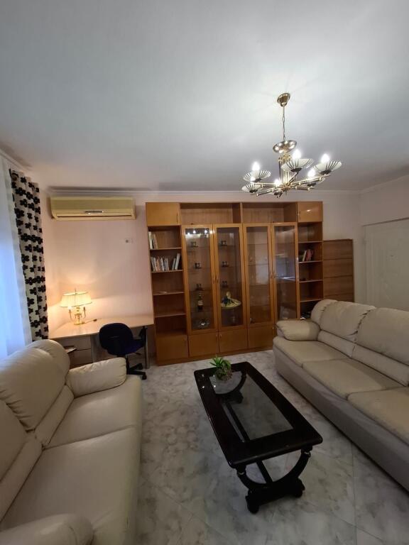 Appartamento 1+1, Comune di Parigi!