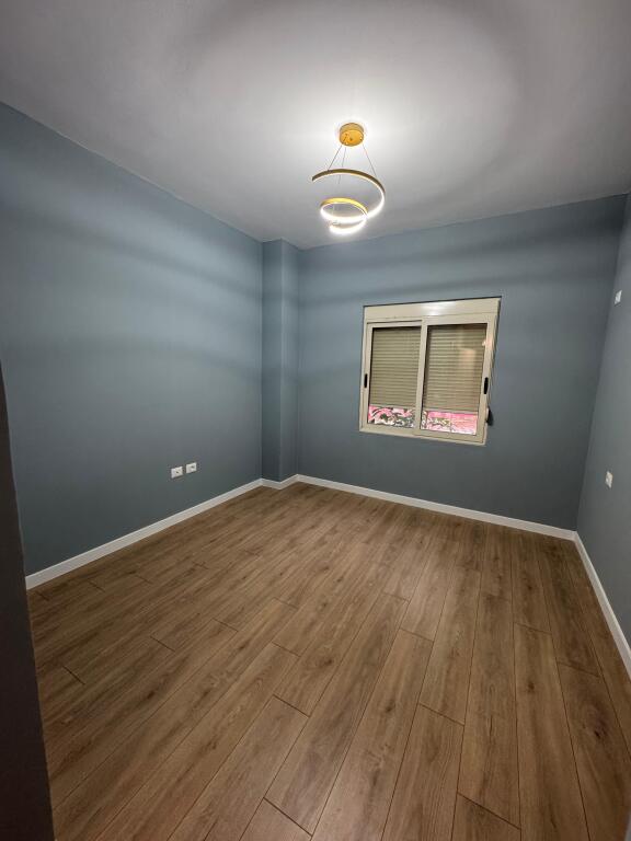 Shitet Apartament 2+1, Fresk