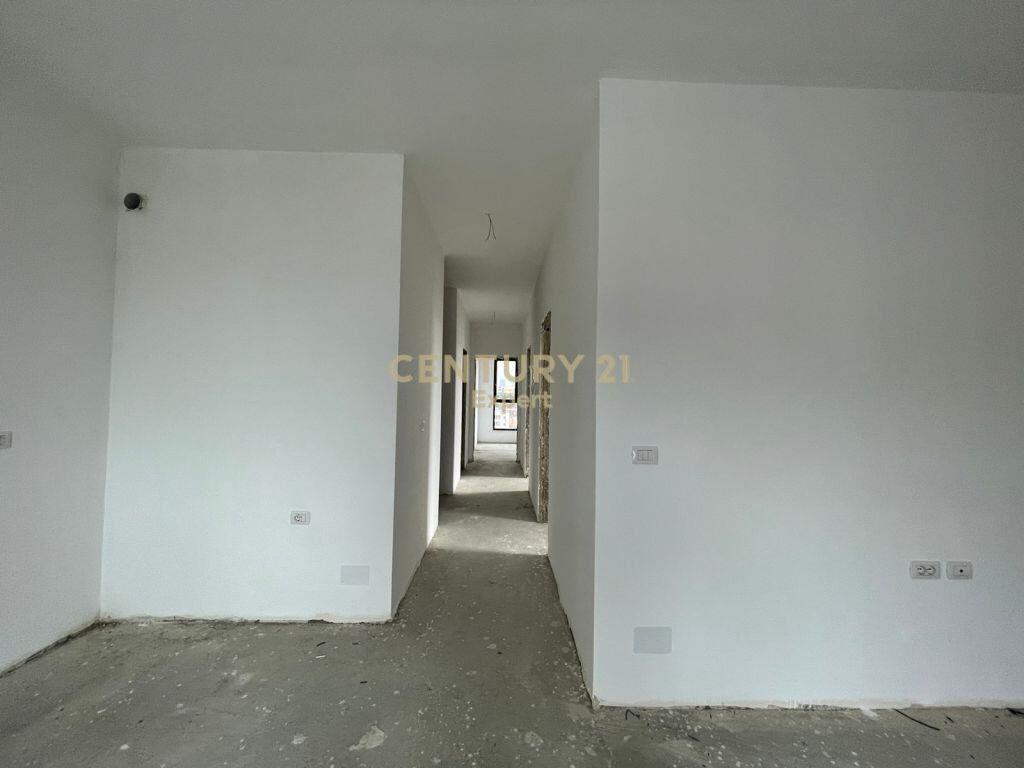 Shesim apartament 3+1+2 te Rruga 29 Nentori pran CASA ITALIA! 166,320 € Sip. Totale  119m2