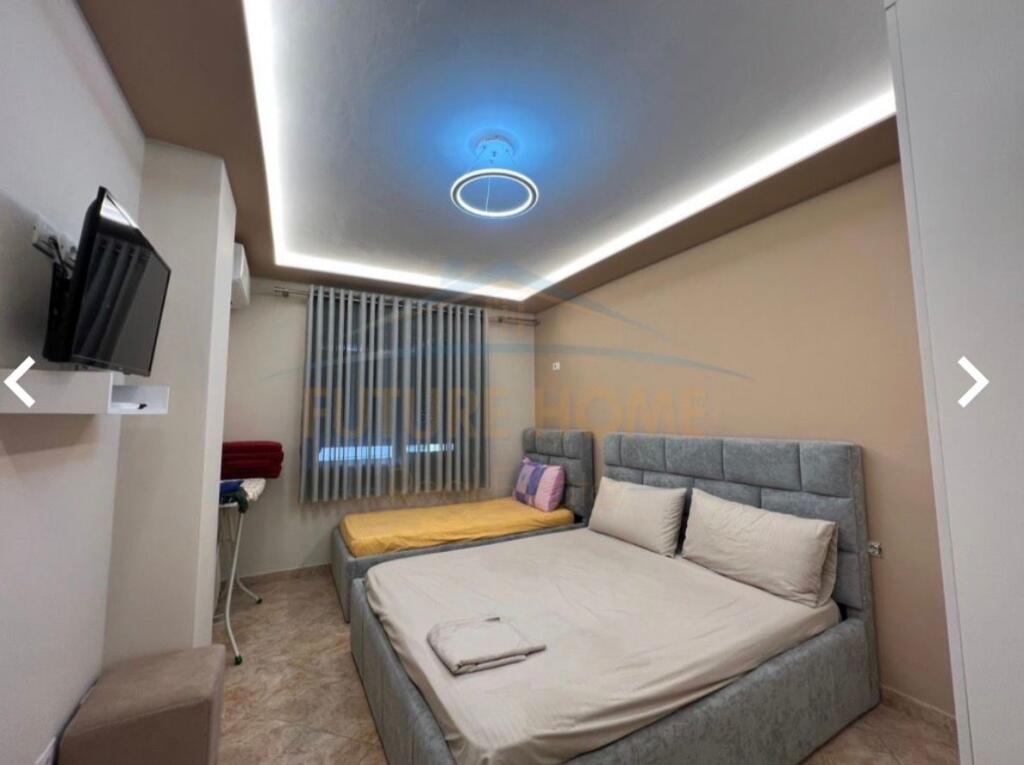 Shitet 1+1 60m2+ 70m tarrace ne perdorim golem 20m nga deti