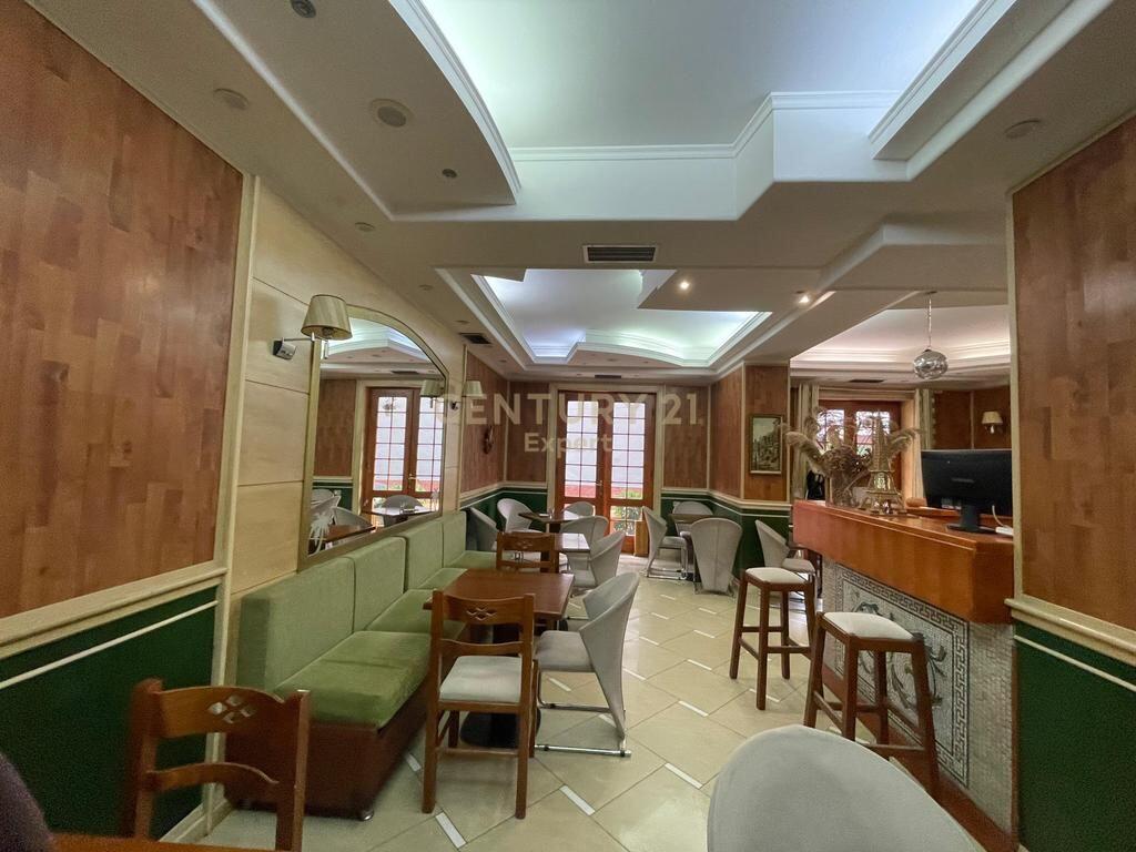 AMBIENT KOMERCIAL PER QIRA NE RRUGEN E KAVAJES ! 2,500 € /Muaj