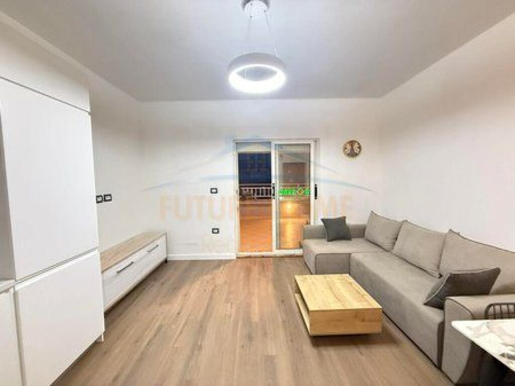 Shitet , Apartament 1+1, Komuna Parisit, Tirane