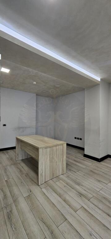 🏢 FOR RENT – OFFICE 127 m² AT THE ENTRANCE OF VOLLGES