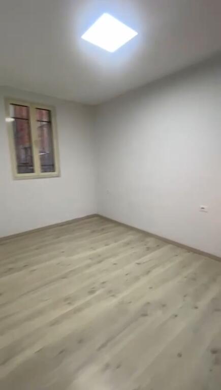 Villa su due piani in affitto di fronte al Ginnasio “Partizani”