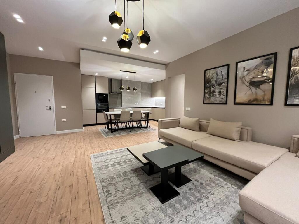 Affittasi 2+2 giardino Botanico 1000 eu arredato