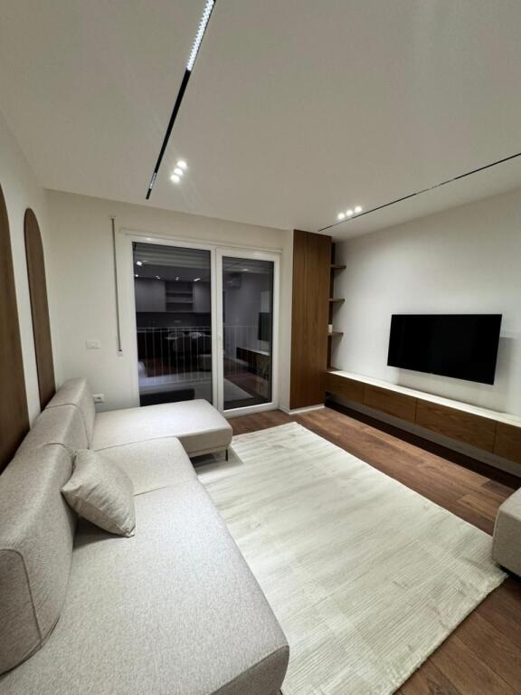 🏡 Jepet me qira apartament 1+1 me parkim 📍 Adresa: Xhamllik💰 Çmimi: 700€ (i diskutueshëm)