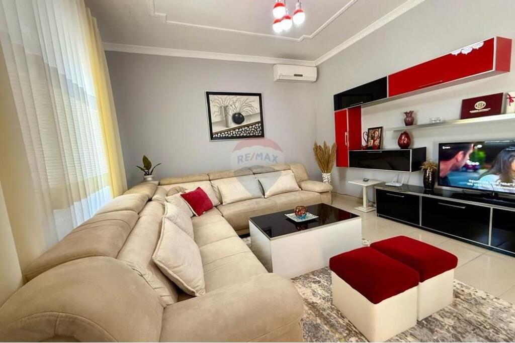 SHITET SHTEPI PRIVATE NE PEZE-HELMES !!!