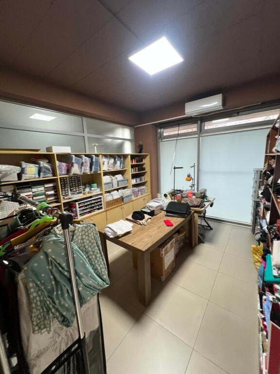 Shitet ambient biznesi-porti Durres