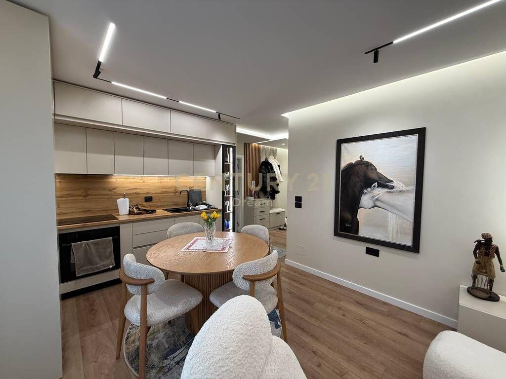 Vendesi in vendita 2+1 a Xhamllik