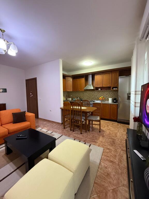 Apartament 2+1 me qera, Qender, 700€/muaj