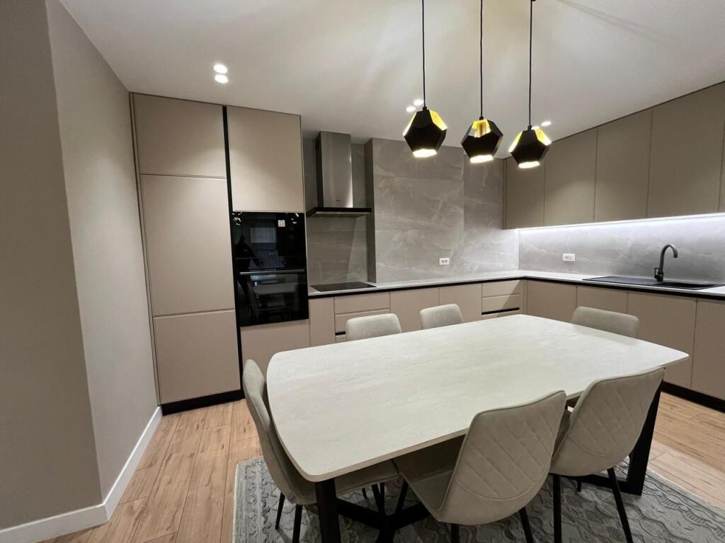 Affittasi 2+2 giardino Botanico 1000 eu arredato