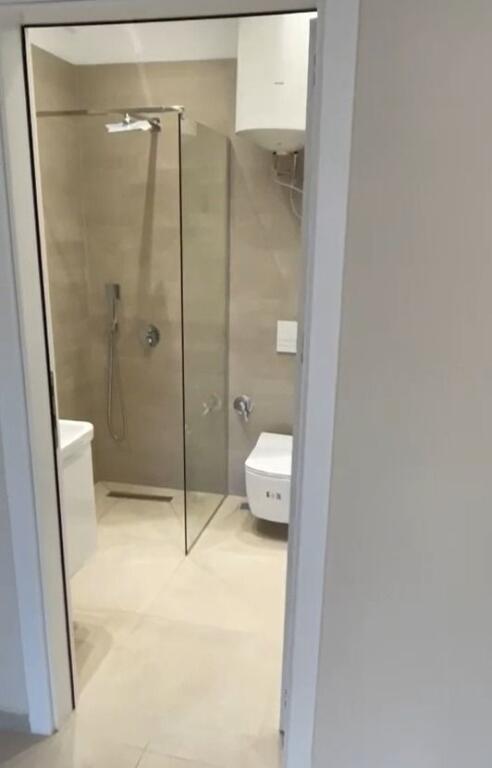 Rruga 5 Maj - Jepet me Qira Garsoniere!