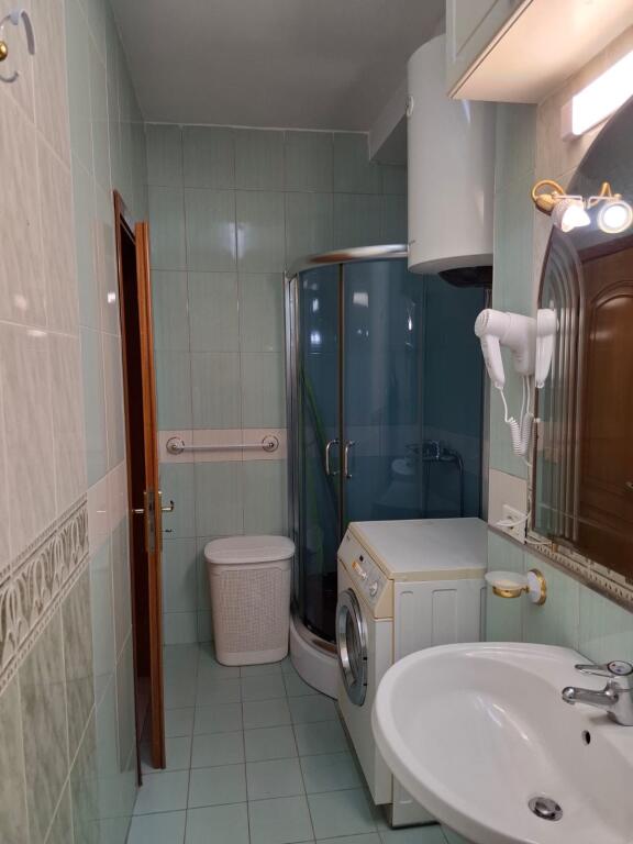 Appartamento 1+1, Comune di Parigi!