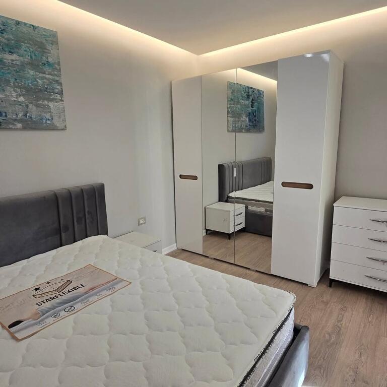 Shiten..!! Apartament 1+1+Garsoniere..!! 📍 Rruga e Barrikadave