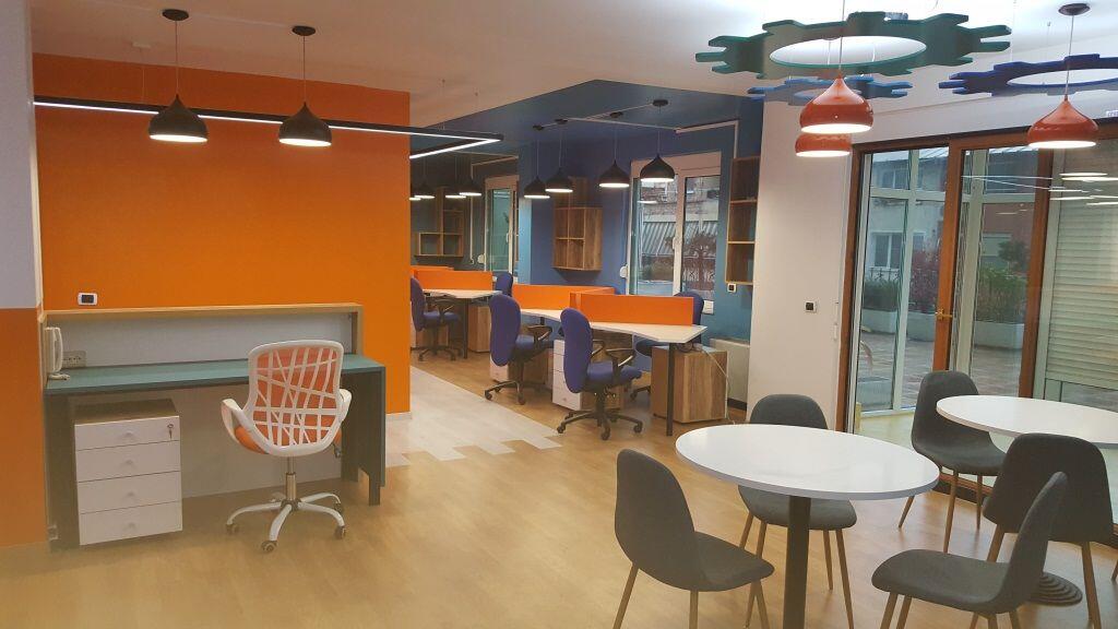 Tirane, jepet me qera nga Pronari, pa-komision zyre Kati 1, 550 m² 5.000 € (Rruga Brigada e VIII)
