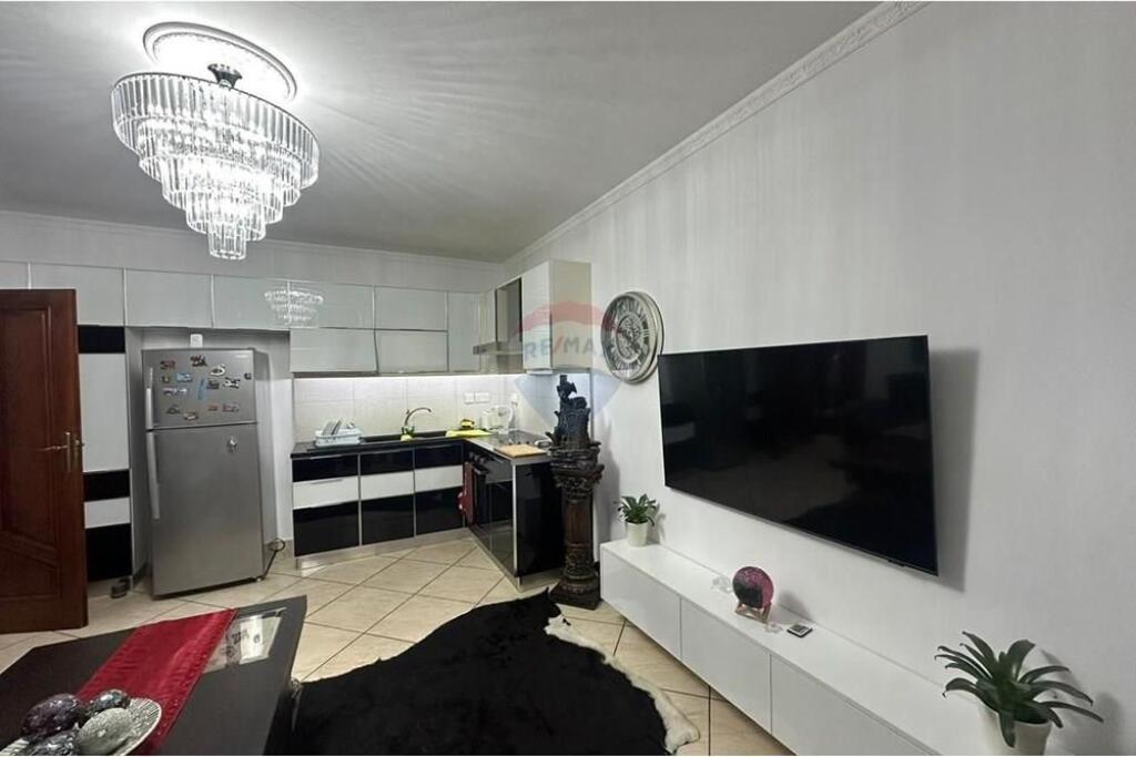 APARTAMENT NE SHITJE