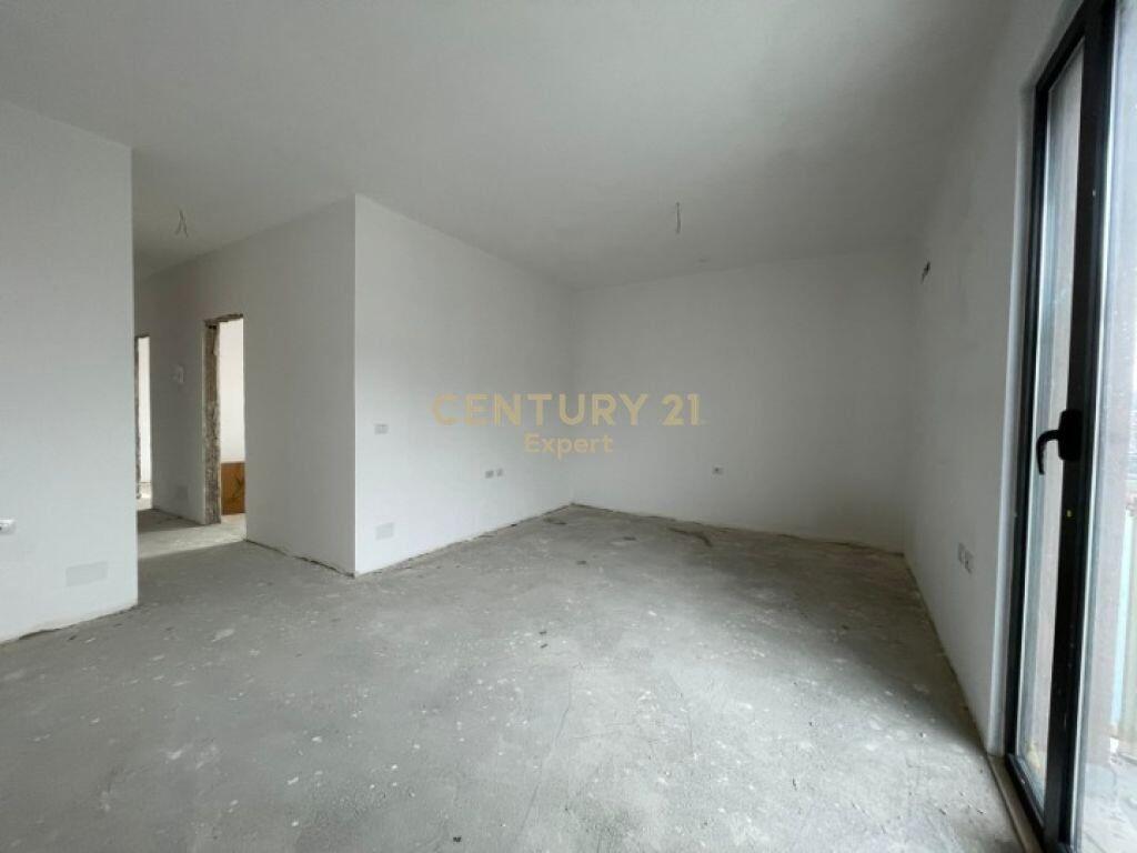 Shesim apartament 3+1+2 te Rruga 29 Nentori pran CASA ITALIA! 166,320 € Sip. Totale  119m2