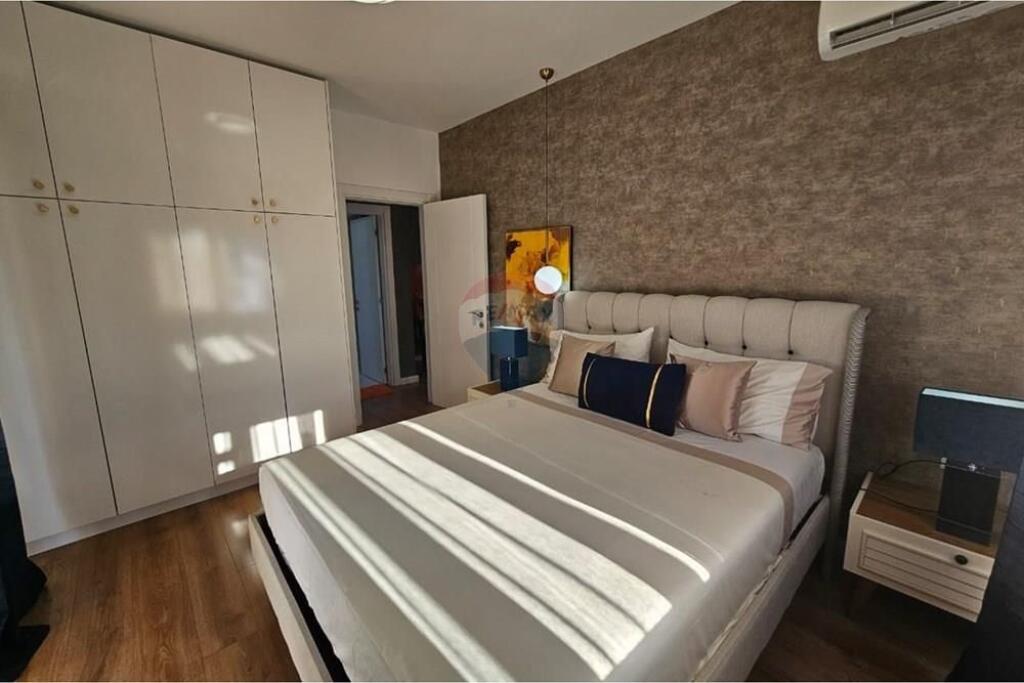 apartament me qira tek 21 dhjetori , prane mozaikut