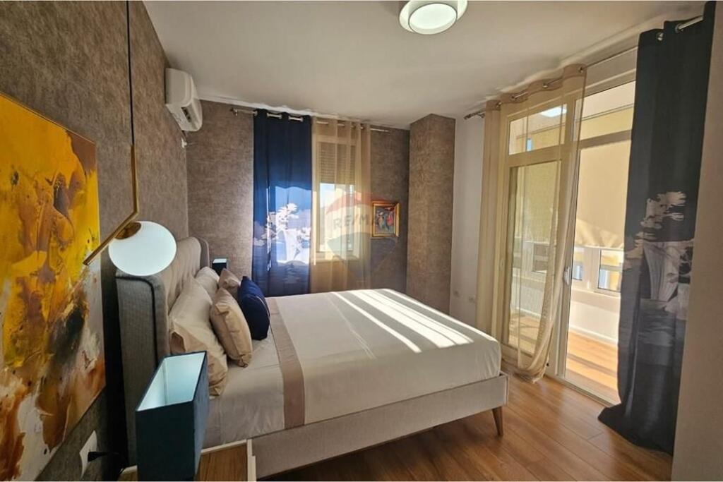 Luxurious 1+1 Apartment for Rent near the Mosaic of Tirana, Naim Frasheri Street