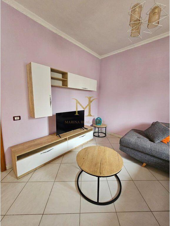 Shtepi me qera ne zonen e ish kenetes!