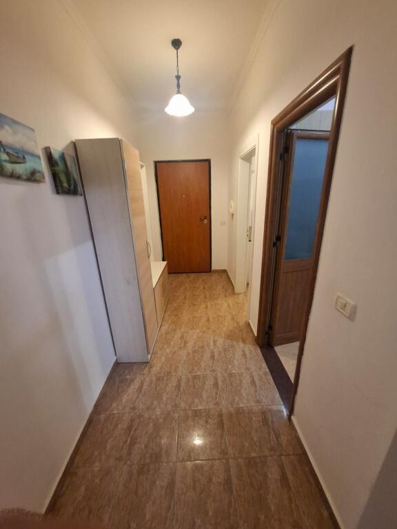 Jepet me Qera Apartament 1+1 Ne Plazh Hekurudha