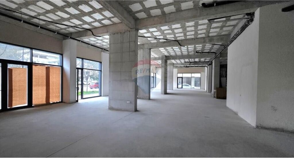 🏬 Ambient Biznesi Premium me Qira – Lungomare, Vlorë