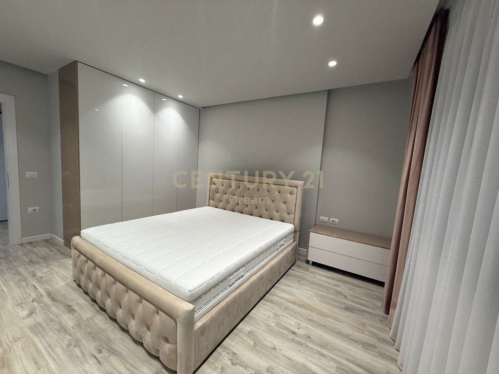 QIRA !! APARTAMENT MODERN 1+1 + POST PARKIMI TEK OASIS LAKE RESIDENCE PRANE VET HOSPITAL !!