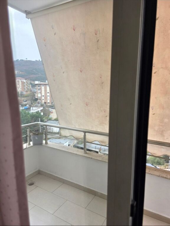 Jepet 2+1 me Qera tek  Eleonora