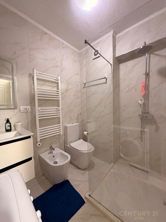 Apartament 1+1 Me Qira tek Komuna e Parisit 600 € /Muaj