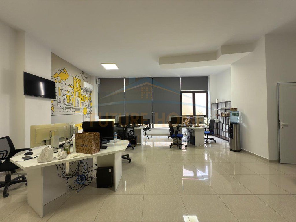 Qera, Ambient Biznesi, Unaza e Re