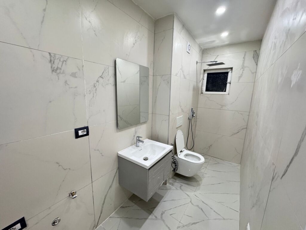 Shitet apartament 1+1 në Komunën e Parisit