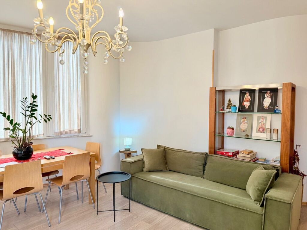 SHITET apartament 3+1 plot dritë tek HIPOTEKA e Tiranës