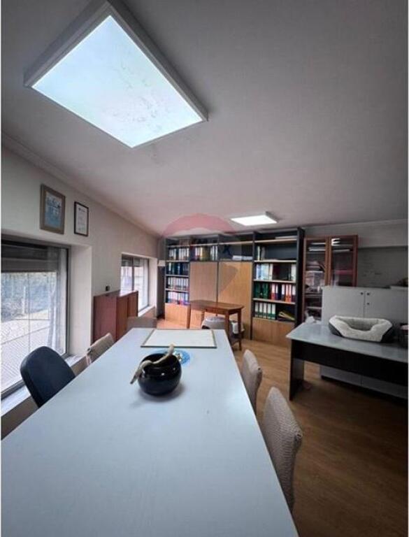 ISH PARKU, AMBIENTE COMMERCIALE IN VENDITA