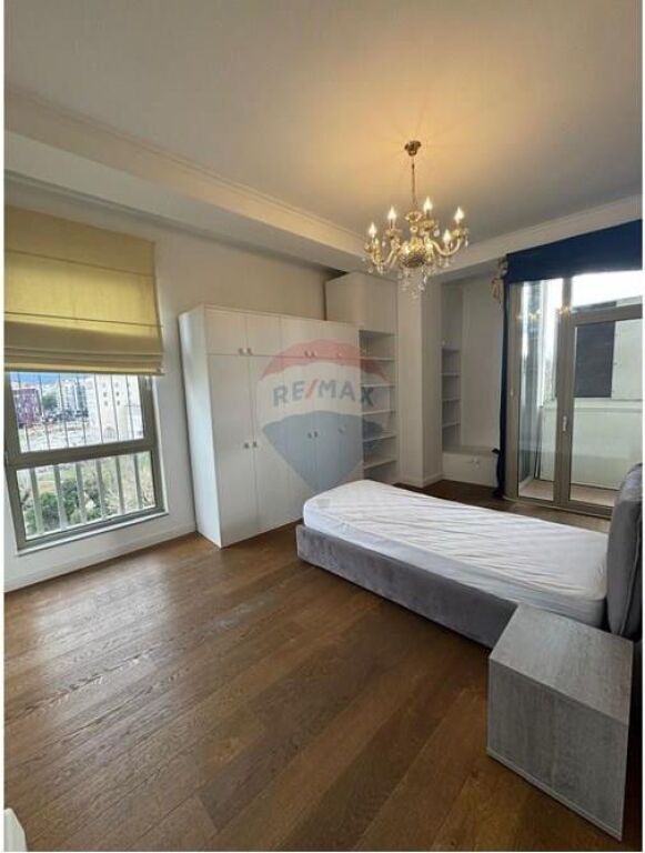 Apartament 4+1 per qira ne Bllok, tek Garda!