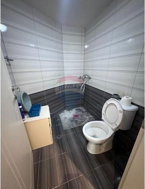 ISH PARKU, AMBIENTE COMMERCIALE IN VENDITA