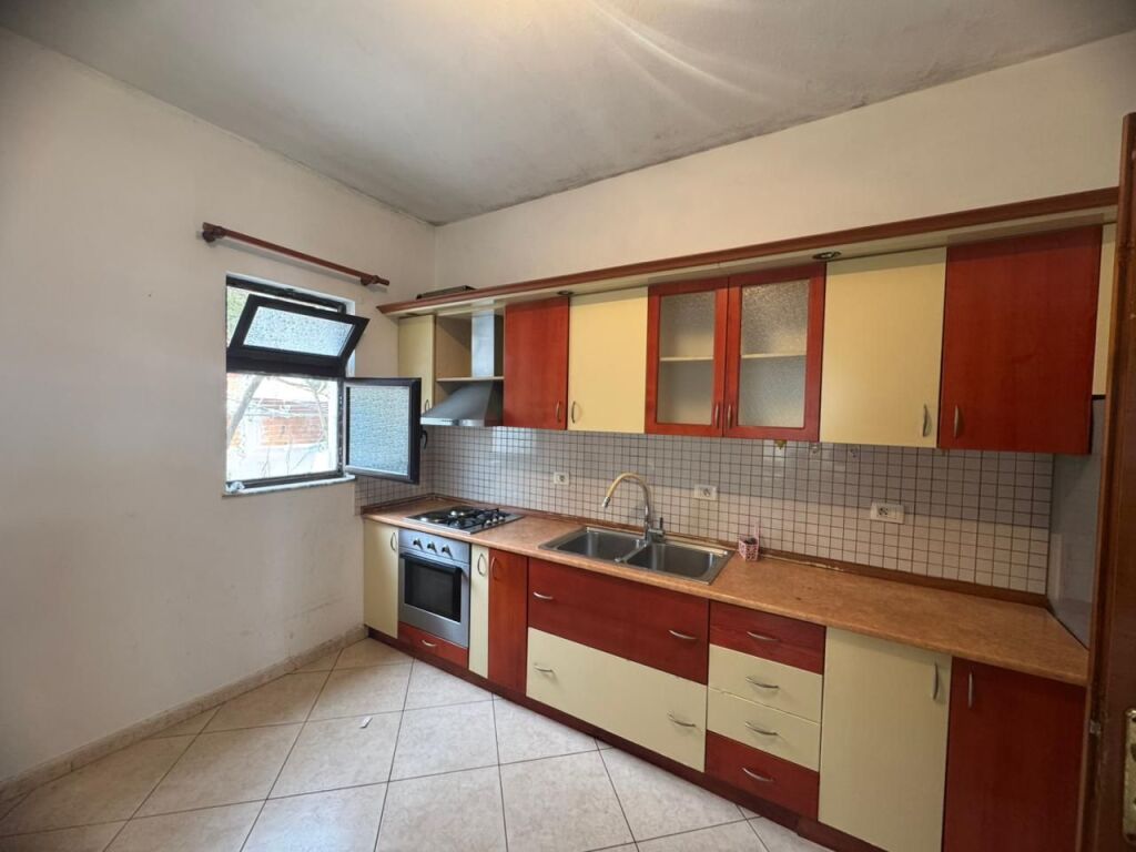 Casa Privata in Affitto 3+1 - 450 trattabili – Astir, vicino a Santana!!