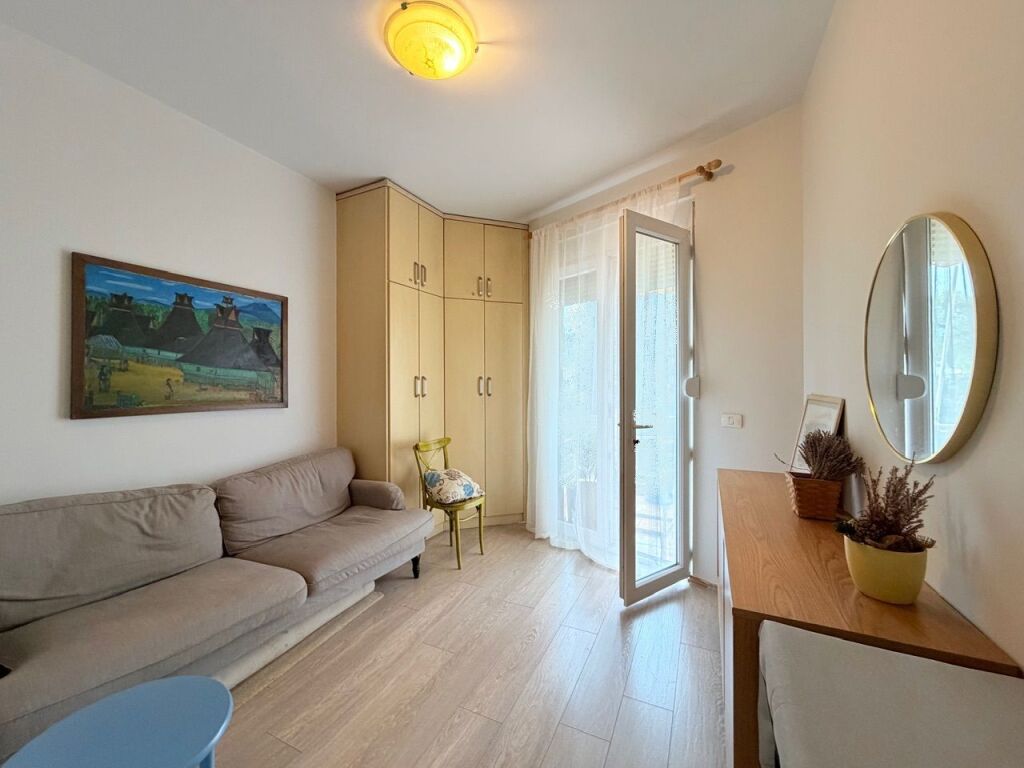 SHITET apartament 3+1 plot dritë tek HIPOTEKA e Tiranës