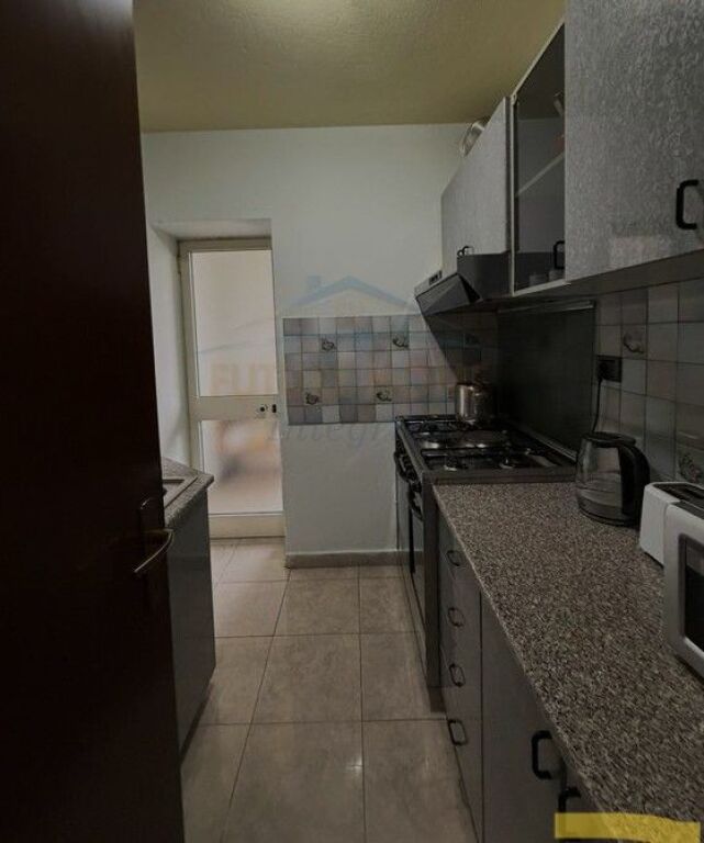 Shitet, Apartament 2+1+2, Vasil Shanto, Tiranë.